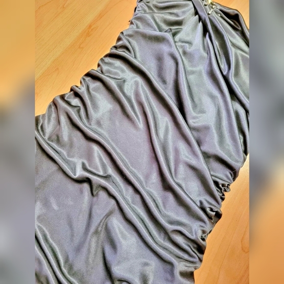 Le Chateau embellished one shoulder dress - Picture 3 of 11